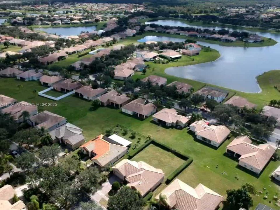 For Sale: $325,000 (4 beds, 2 baths, 2014 Square Feet)