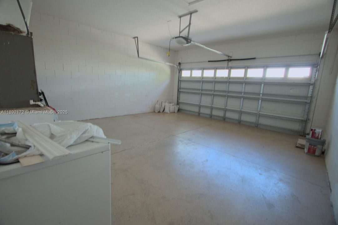 For Sale: $325,000 (4 beds, 2 baths, 2014 Square Feet)