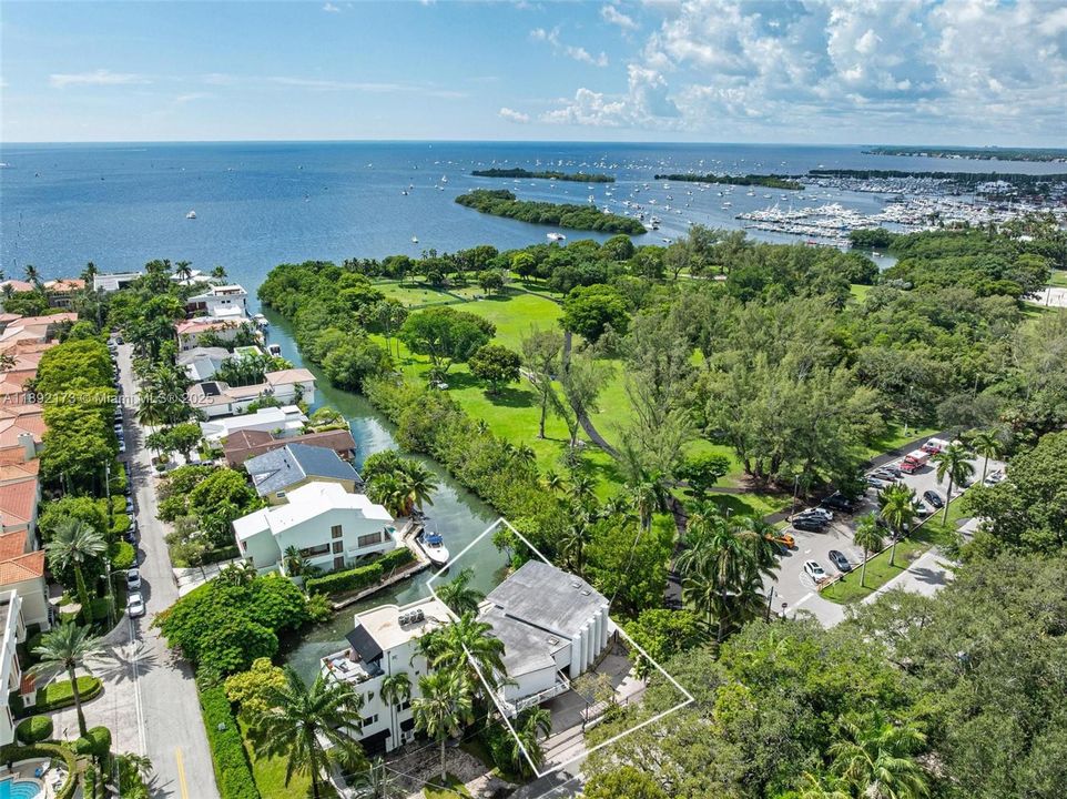 For Sale: $5,450,000 (4 beds, 4 baths, 3899 Square Feet)