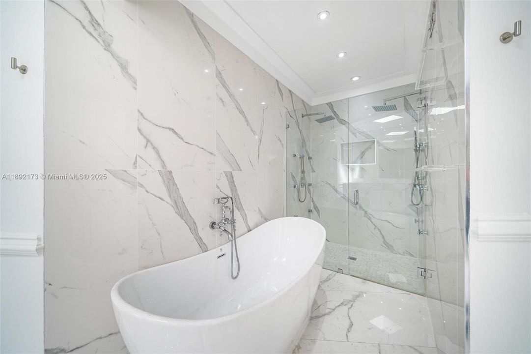 For Sale: $5,450,000 (4 beds, 4 baths, 3899 Square Feet)