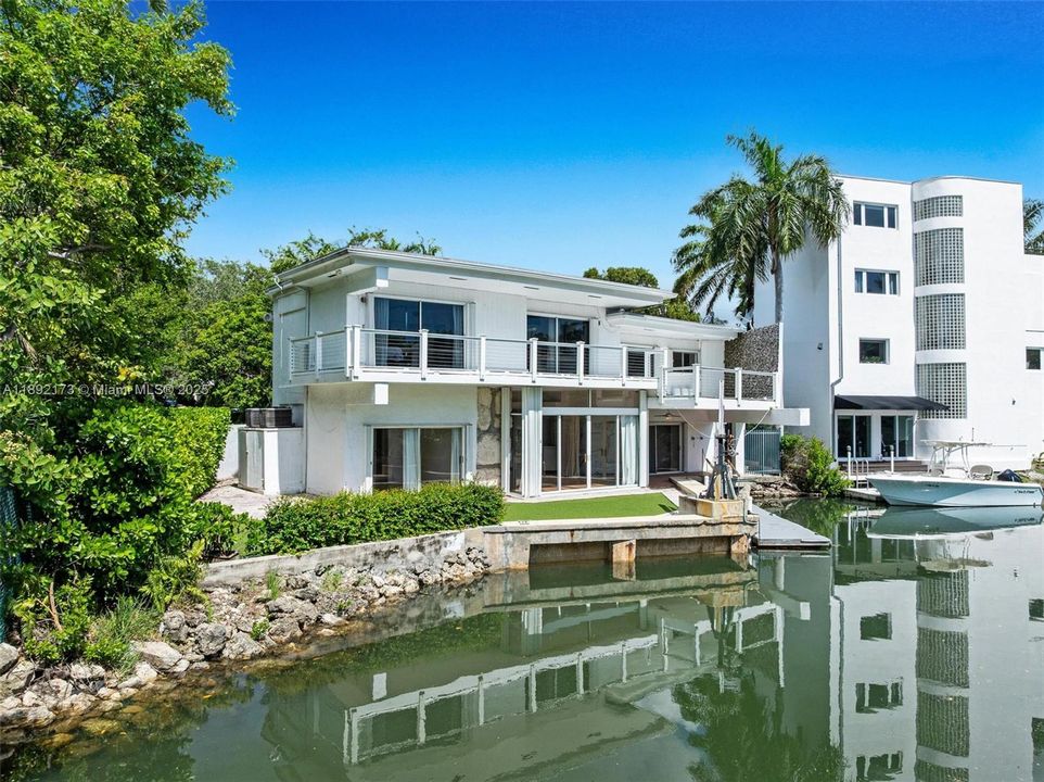 For Sale: $5,450,000 (4 beds, 4 baths, 3899 Square Feet)