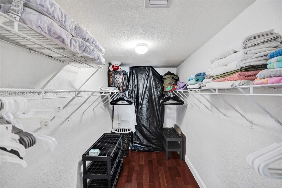 Active With Contract: $5,500 (2 beds, 2 baths, 1198 Square Feet)