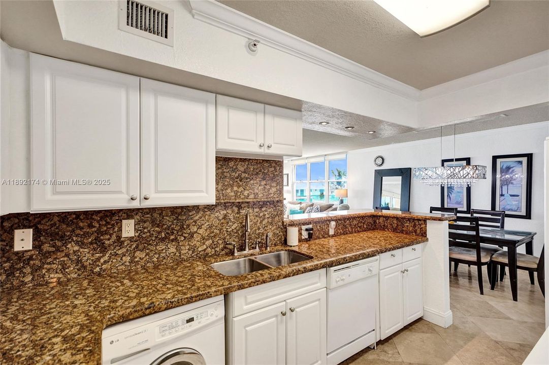 Active With Contract: $5,500 (2 beds, 2 baths, 1198 Square Feet)