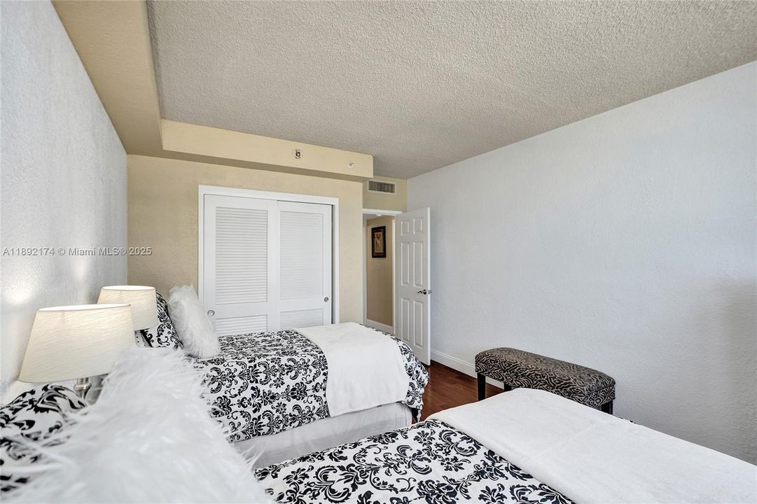 Active With Contract: $5,500 (2 beds, 2 baths, 1198 Square Feet)