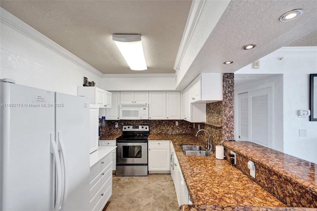 Active With Contract: $5,500 (2 beds, 2 baths, 1198 Square Feet)