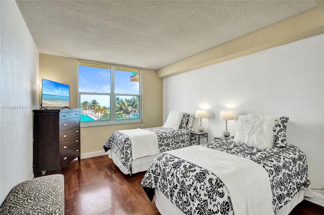 Active With Contract: $5,500 (2 beds, 2 baths, 1198 Square Feet)