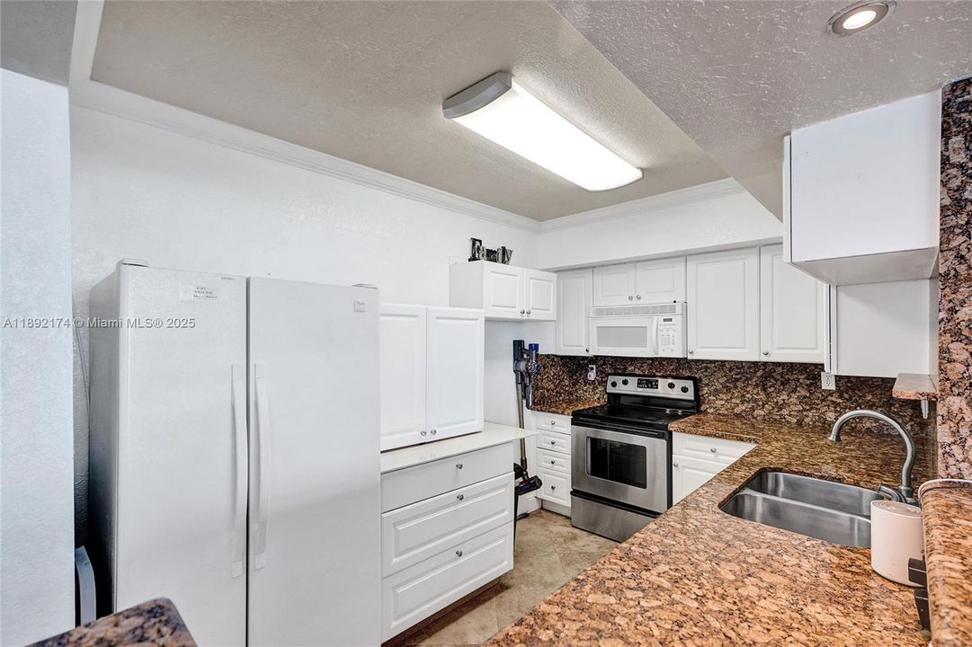 Active With Contract: $5,500 (2 beds, 2 baths, 1198 Square Feet)