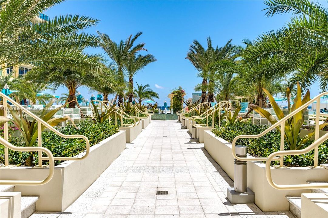 Active With Contract: $5,500 (2 beds, 2 baths, 1198 Square Feet)