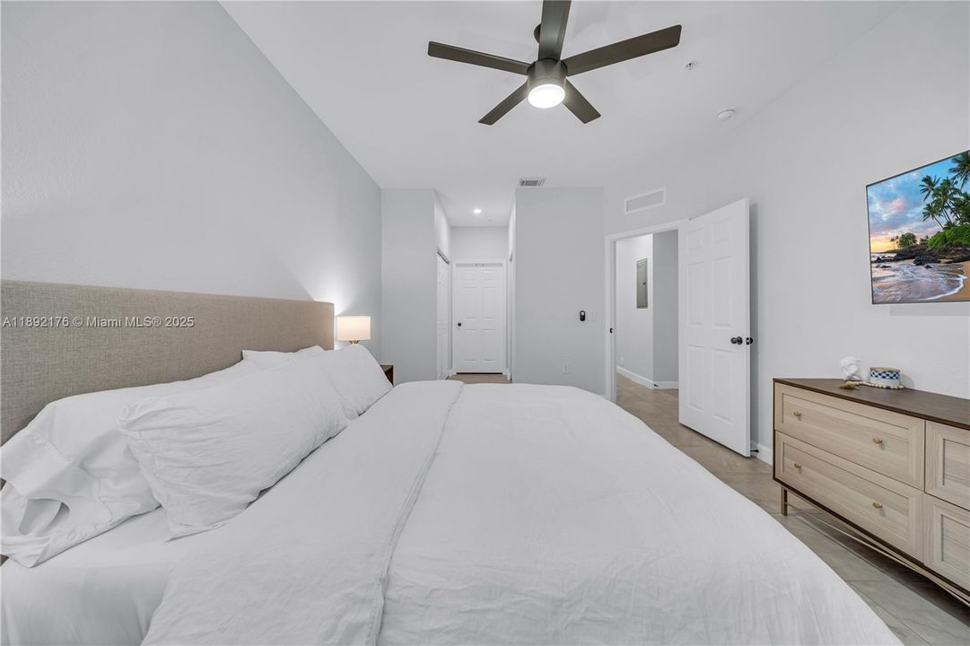 Active With Contract: $435,000 (3 beds, 2 baths, 1270 Square Feet)