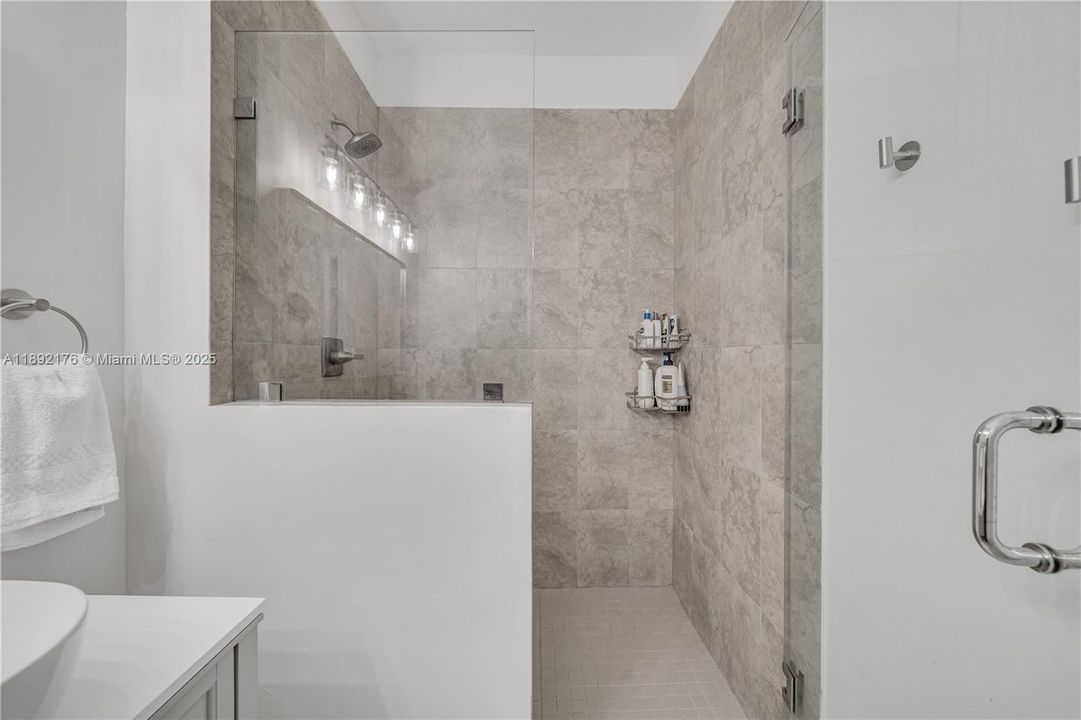 Active With Contract: $435,000 (3 beds, 2 baths, 1270 Square Feet)