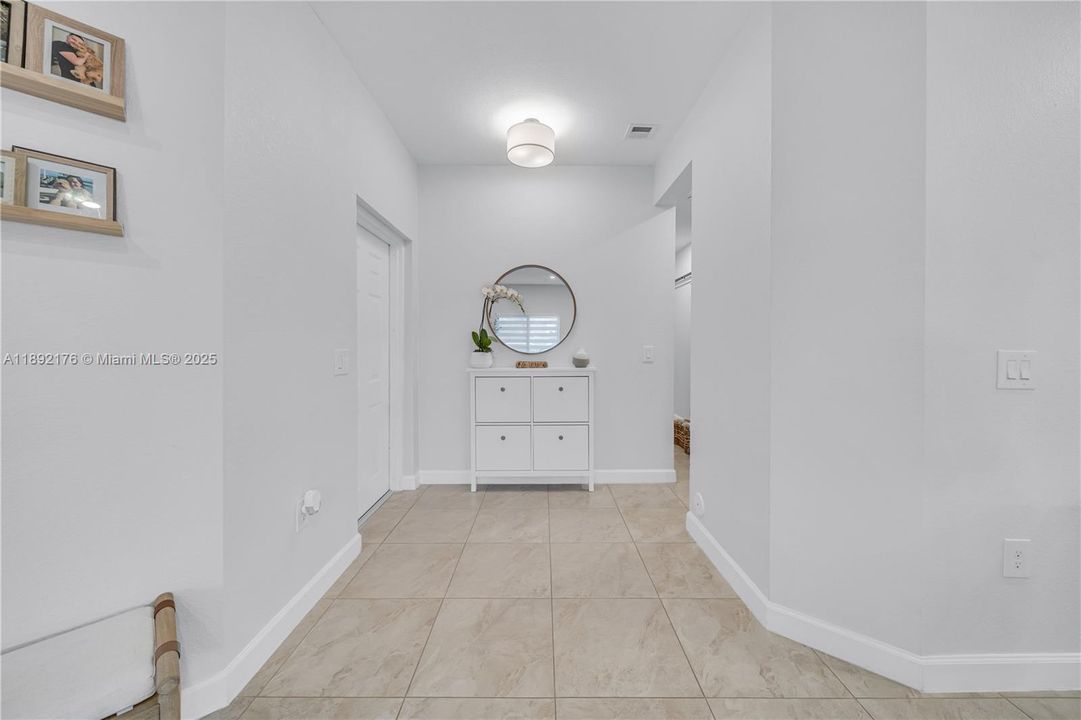 Active With Contract: $435,000 (3 beds, 2 baths, 1270 Square Feet)