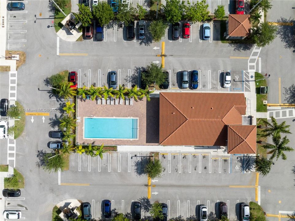 Active With Contract: $435,000 (3 beds, 2 baths, 1270 Square Feet)