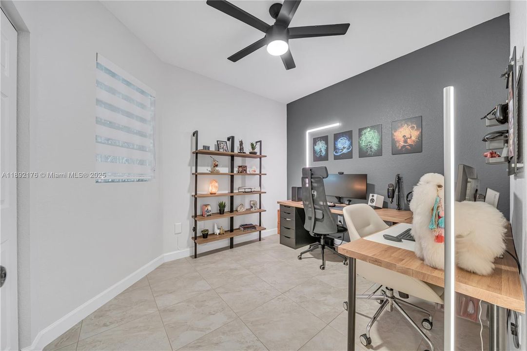 Active With Contract: $435,000 (3 beds, 2 baths, 1270 Square Feet)