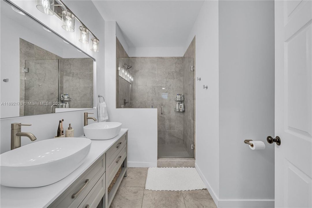 Active With Contract: $435,000 (3 beds, 2 baths, 1270 Square Feet)