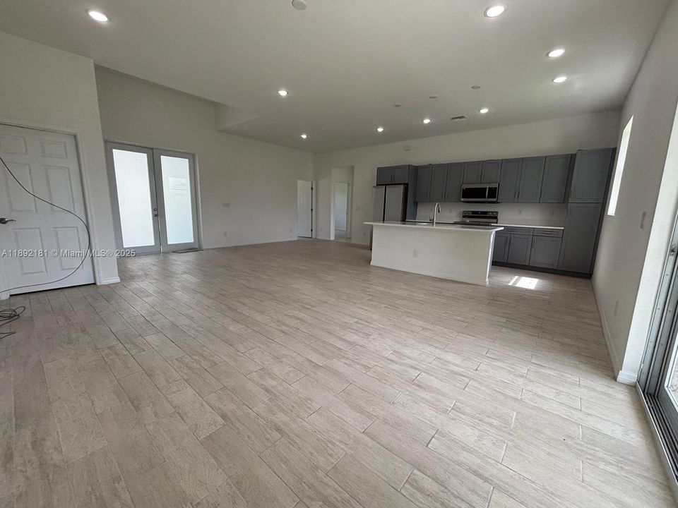 最近租的: $2,200 (4 贝兹, 2 浴室, 0 平方英尺)