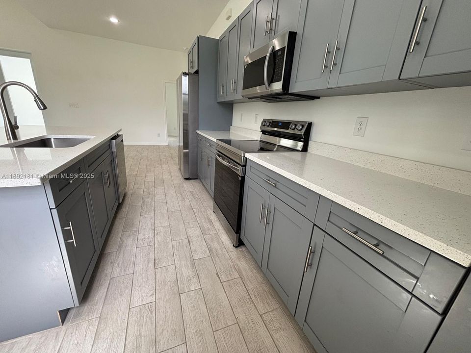 最近租的: $2,200 (4 贝兹, 2 浴室, 0 平方英尺)