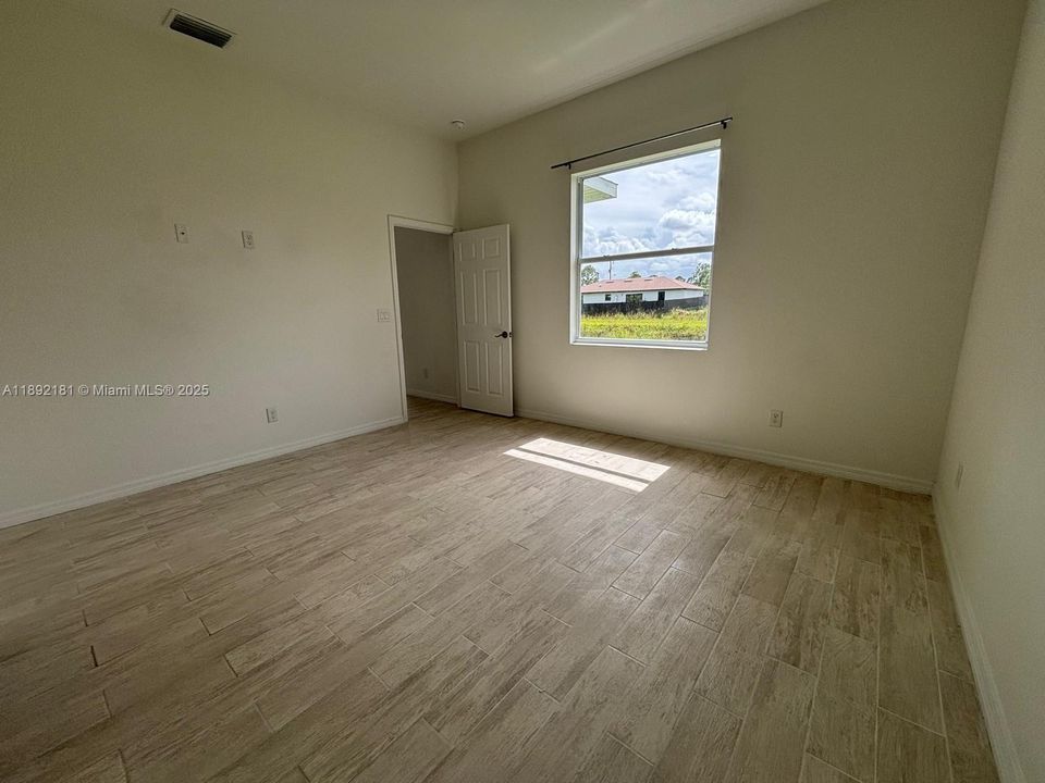 最近租的: $2,200 (4 贝兹, 2 浴室, 0 平方英尺)