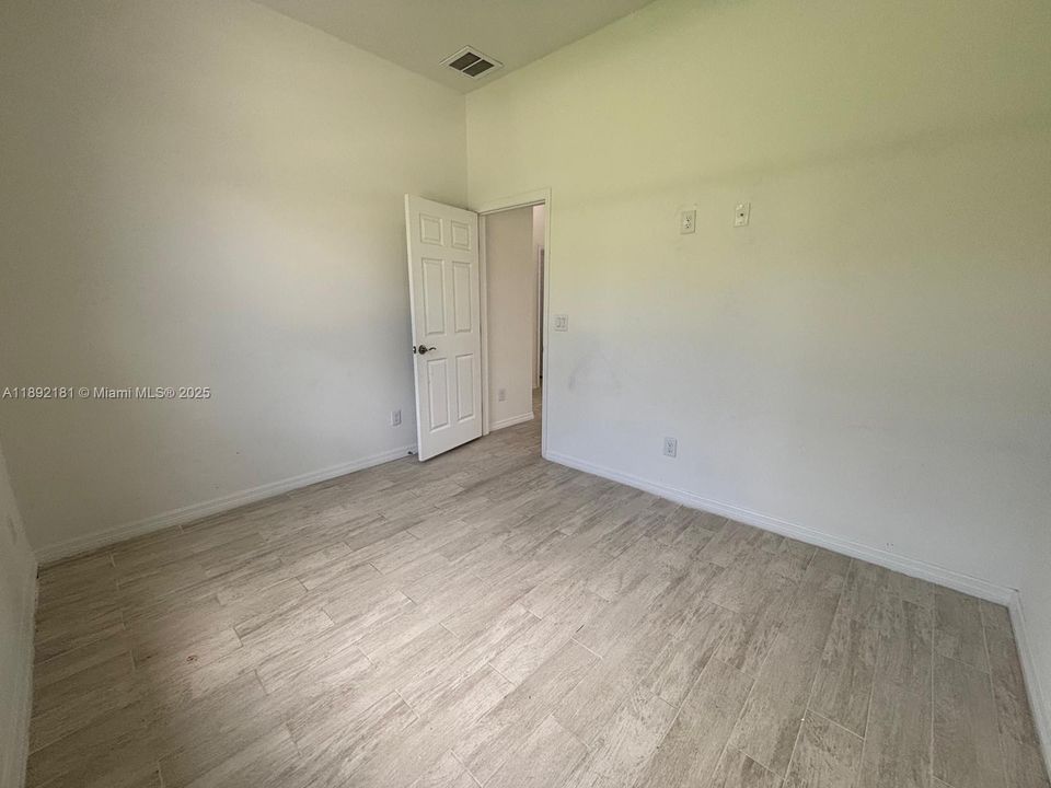 最近租的: $2,200 (4 贝兹, 2 浴室, 0 平方英尺)