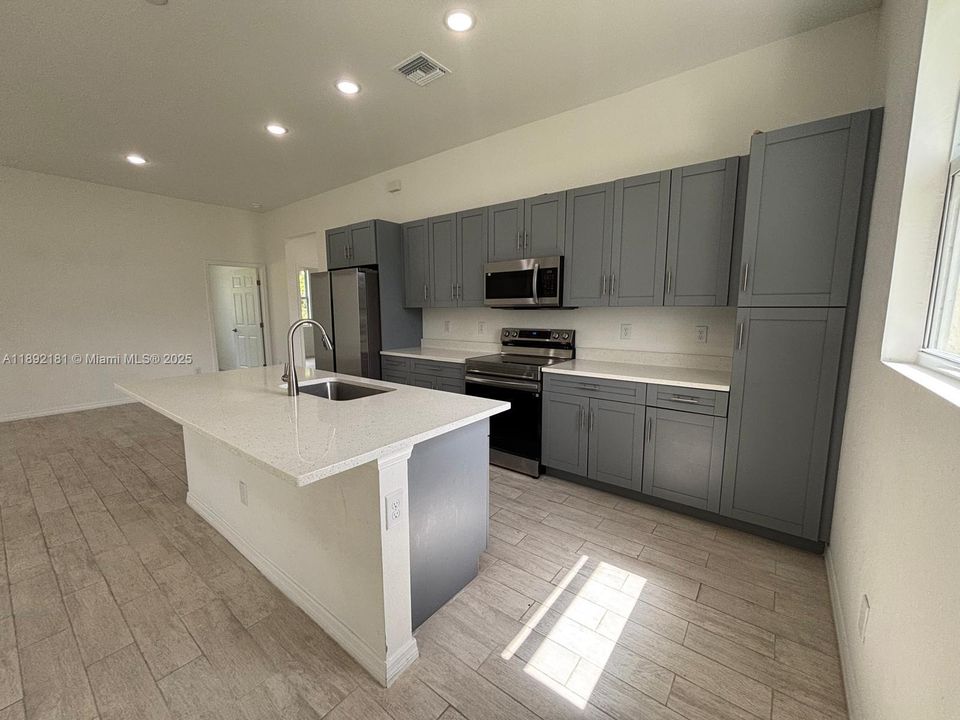 最近租的: $2,200 (4 贝兹, 2 浴室, 0 平方英尺)