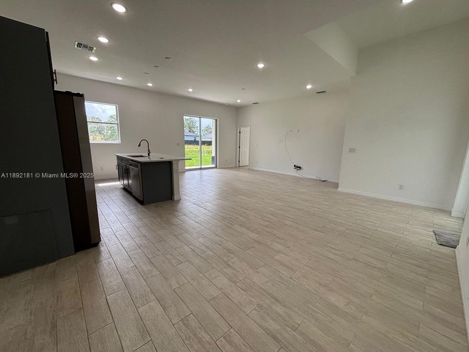 最近租的: $2,200 (4 贝兹, 2 浴室, 0 平方英尺)