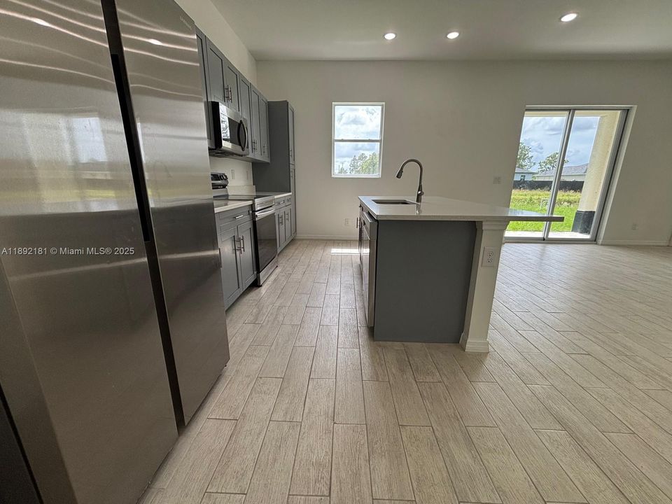 最近租的: $2,200 (4 贝兹, 2 浴室, 0 平方英尺)