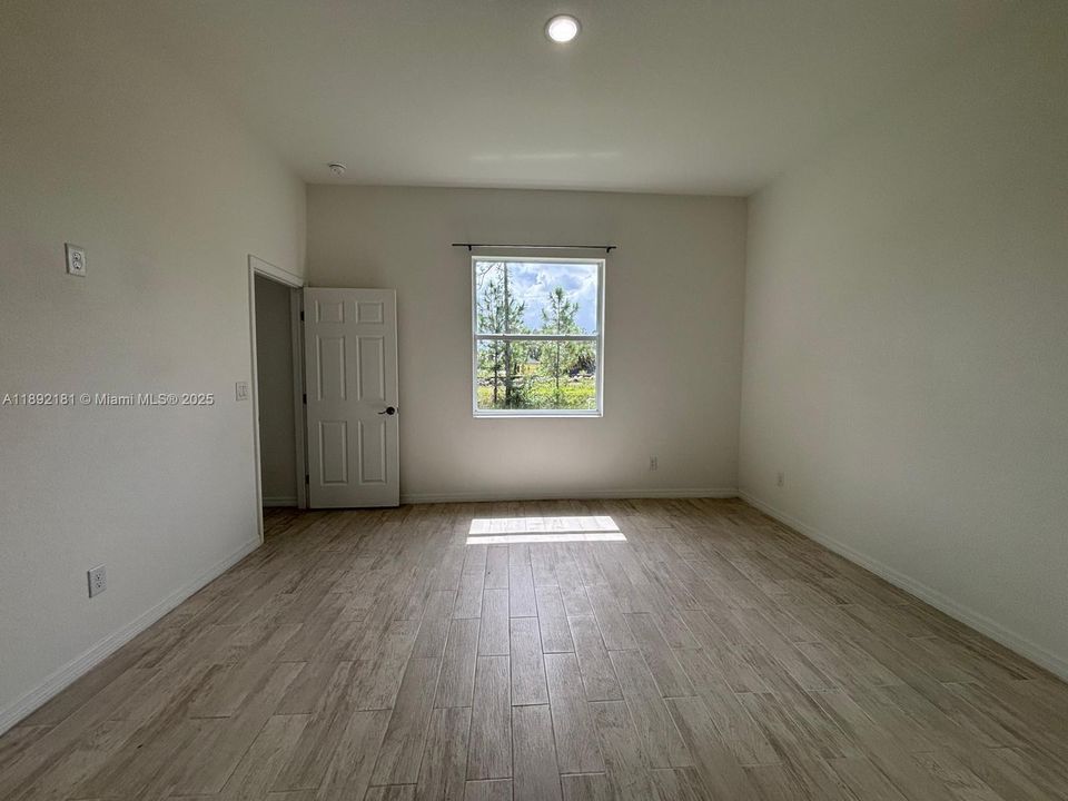 最近租的: $2,200 (4 贝兹, 2 浴室, 0 平方英尺)