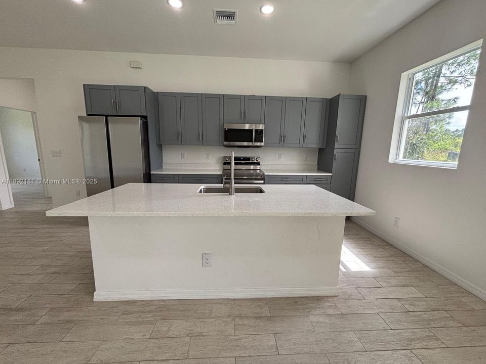 最近租的: $2,200 (4 贝兹, 2 浴室, 0 平方英尺)