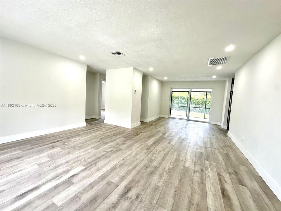 Activo con contrato: $499,000 (3 camas, 2 baños, 1204 Pies cuadrados)