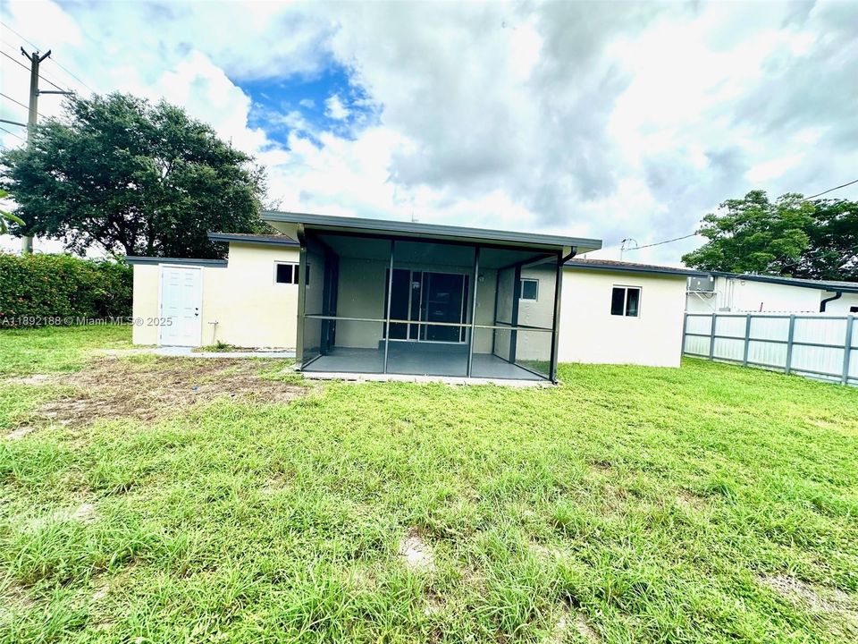 Activo con contrato: $499,000 (3 camas, 2 baños, 1204 Pies cuadrados)