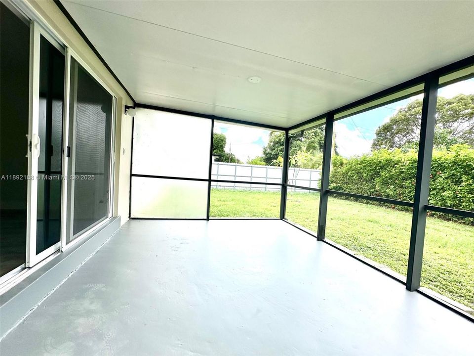 Activo con contrato: $499,000 (3 camas, 2 baños, 1204 Pies cuadrados)