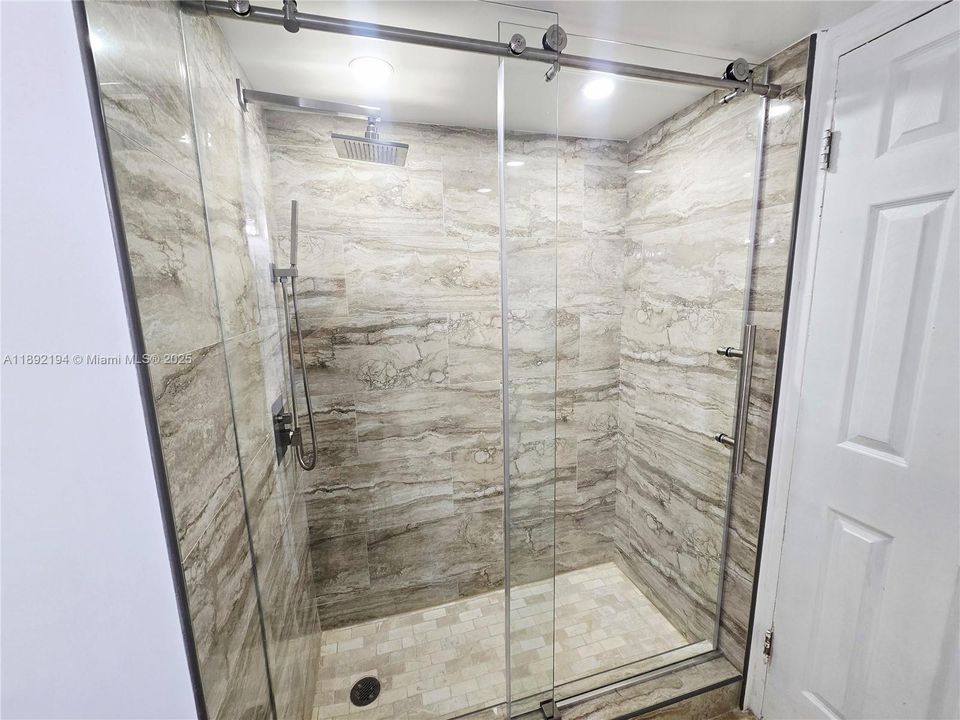 Recently Rented: $2,900 (1 beds, 1 baths, 850 Square Feet)