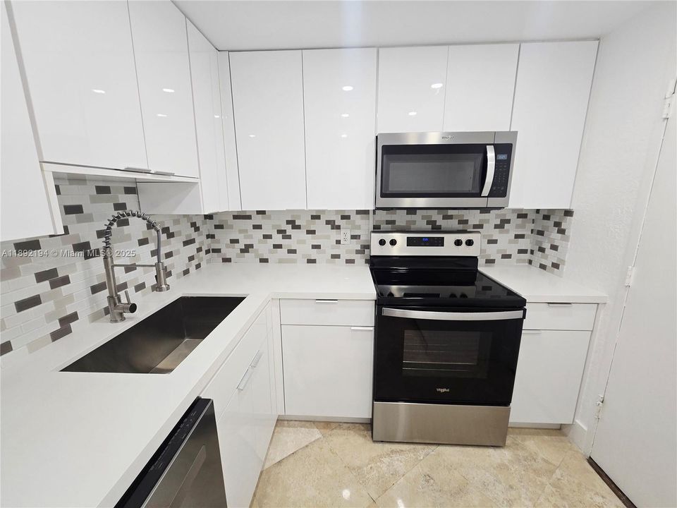 Recently Rented: $2,900 (1 beds, 1 baths, 850 Square Feet)