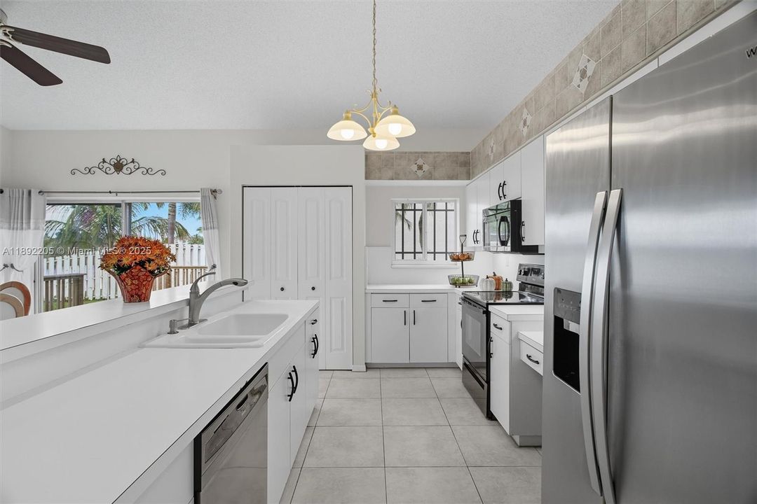 Active With Contract: $599,000 (3 beds, 2 baths, 1727 Square Feet)