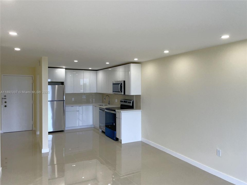 Недавно арендовано: $2,300 (2 спален, 2 ванн, 1020 Квадратных фут)