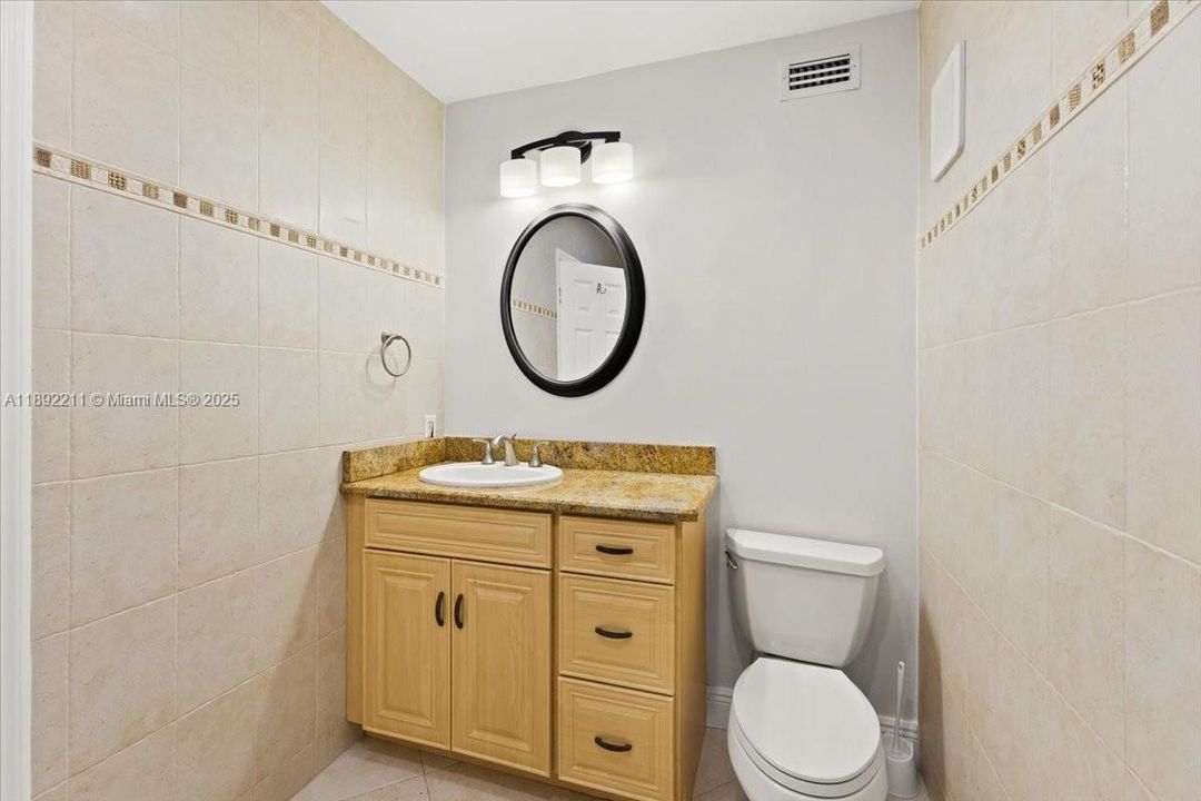 合同活跃: $439,900 (3 贝兹, 3 浴室, 2175 平方英尺)