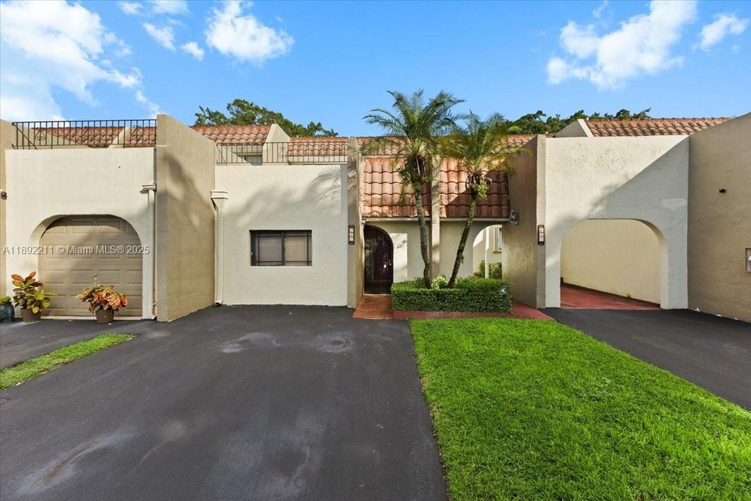 合同活跃: $439,900 (3 贝兹, 3 浴室, 2175 平方英尺)