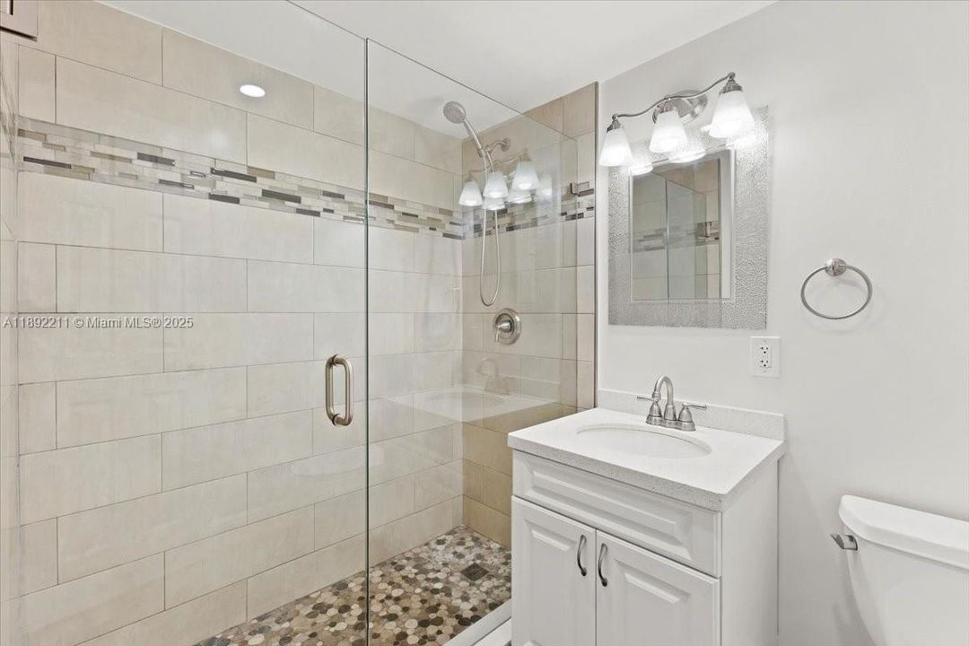 合同活跃: $439,900 (3 贝兹, 3 浴室, 2175 平方英尺)