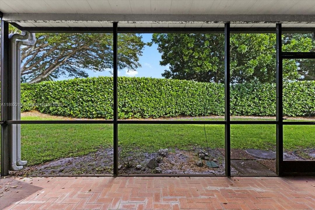 合同活跃: $439,900 (3 贝兹, 3 浴室, 2175 平方英尺)