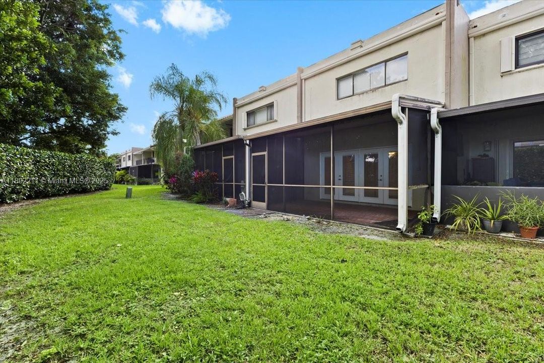 合同活跃: $439,900 (3 贝兹, 3 浴室, 2175 平方英尺)