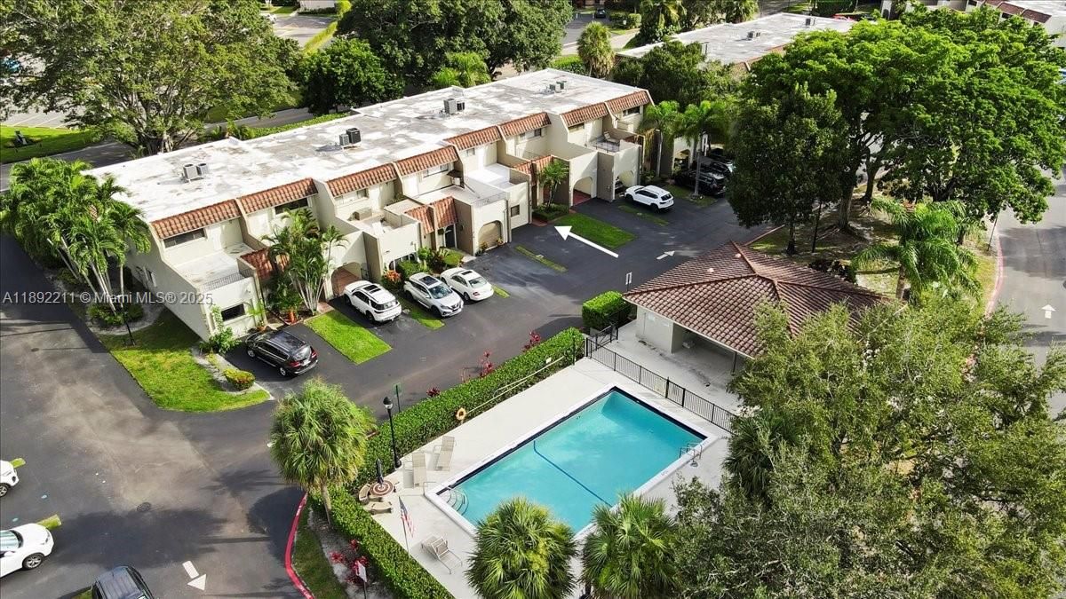 合同活跃: $439,900 (3 贝兹, 3 浴室, 2175 平方英尺)