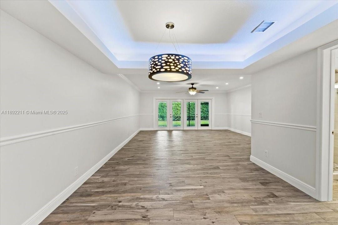 Living /dining open floor plan