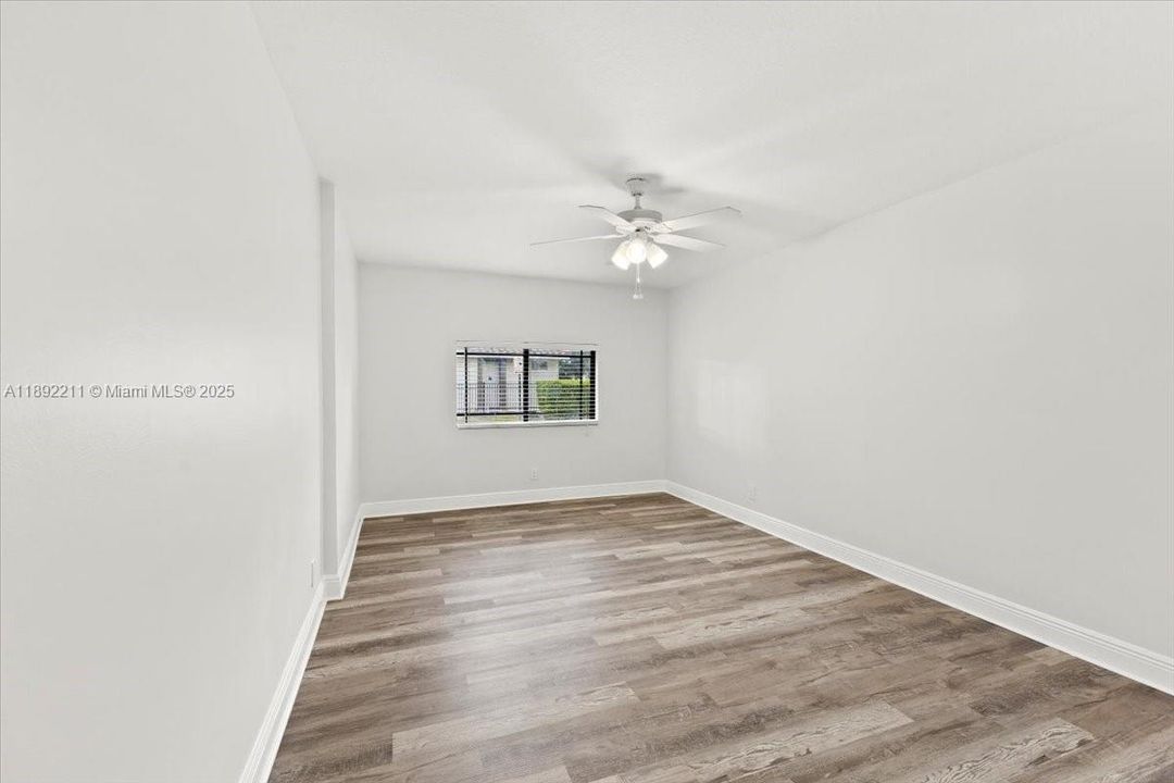 合同活跃: $439,900 (3 贝兹, 3 浴室, 2175 平方英尺)