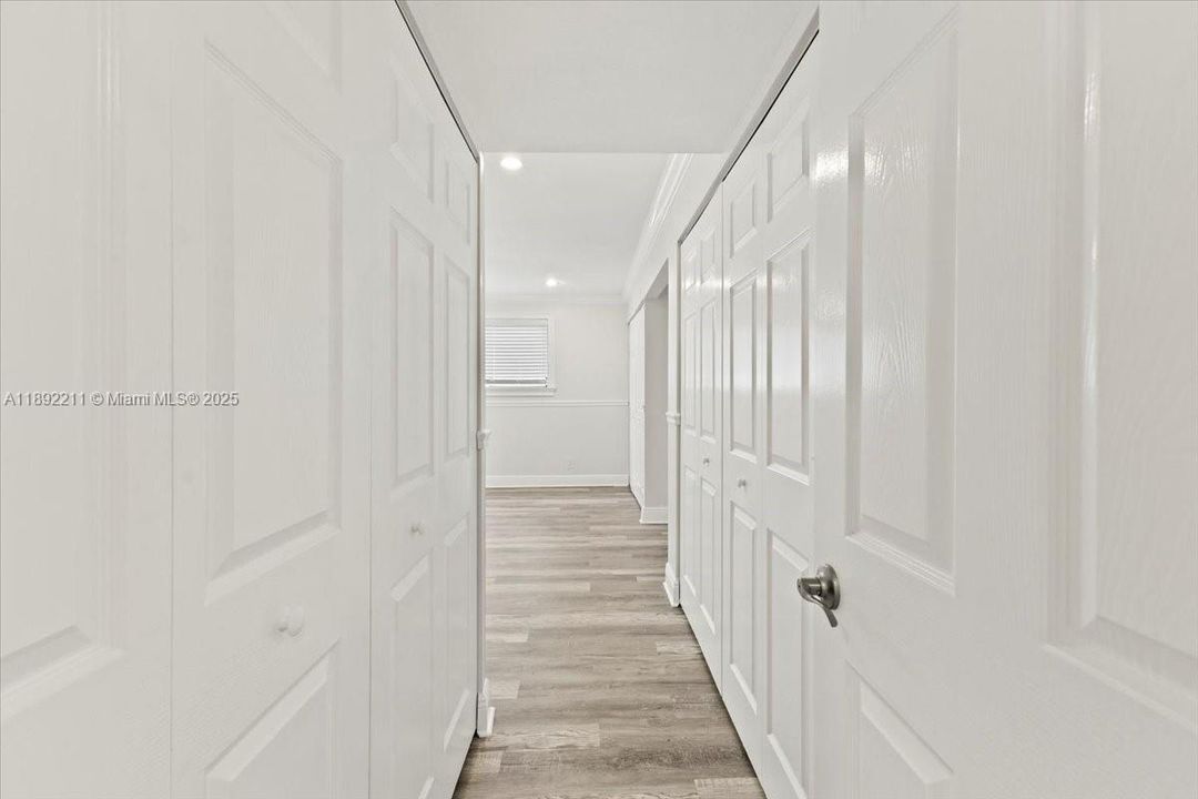 合同活跃: $439,900 (3 贝兹, 3 浴室, 2175 平方英尺)