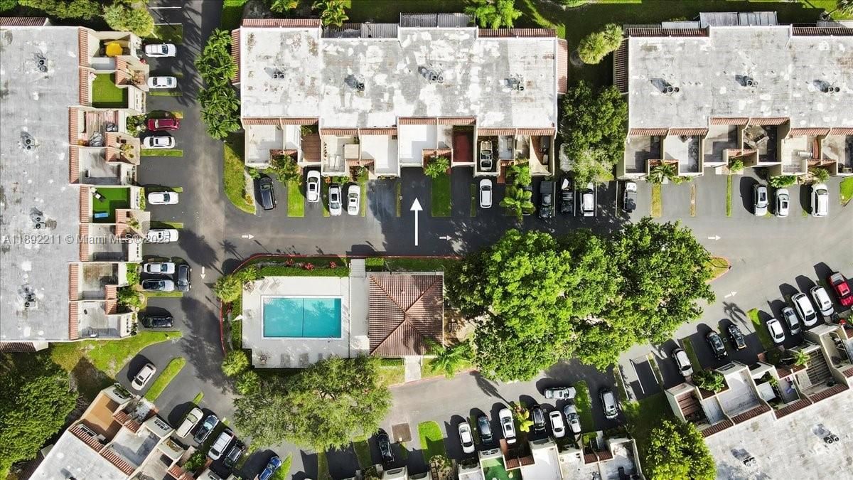 合同活跃: $439,900 (3 贝兹, 3 浴室, 2175 平方英尺)