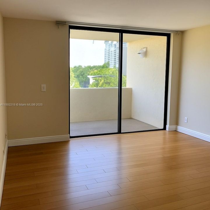 En Venta: $699,000 (2 camas, 1 baños, 660 Pies cuadrados)