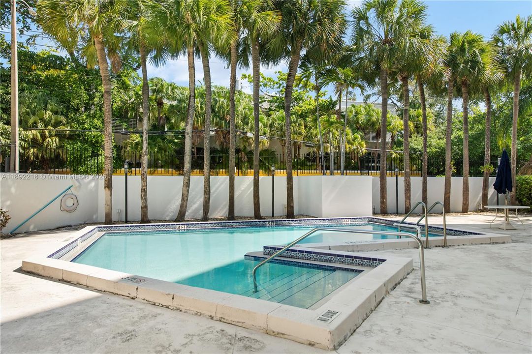 En Venta: $699,000 (2 camas, 1 baños, 660 Pies cuadrados)