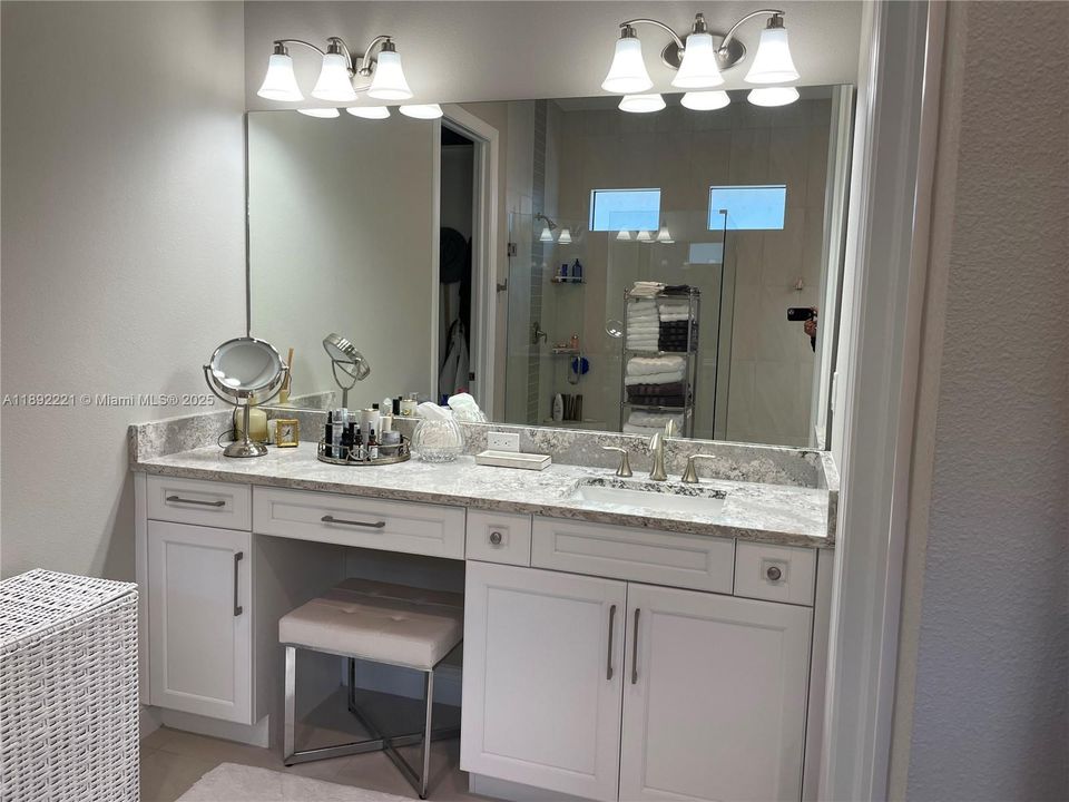 На продажу: $895,000 (3 спален, 3 ванн, 2368 Квадратных фут)