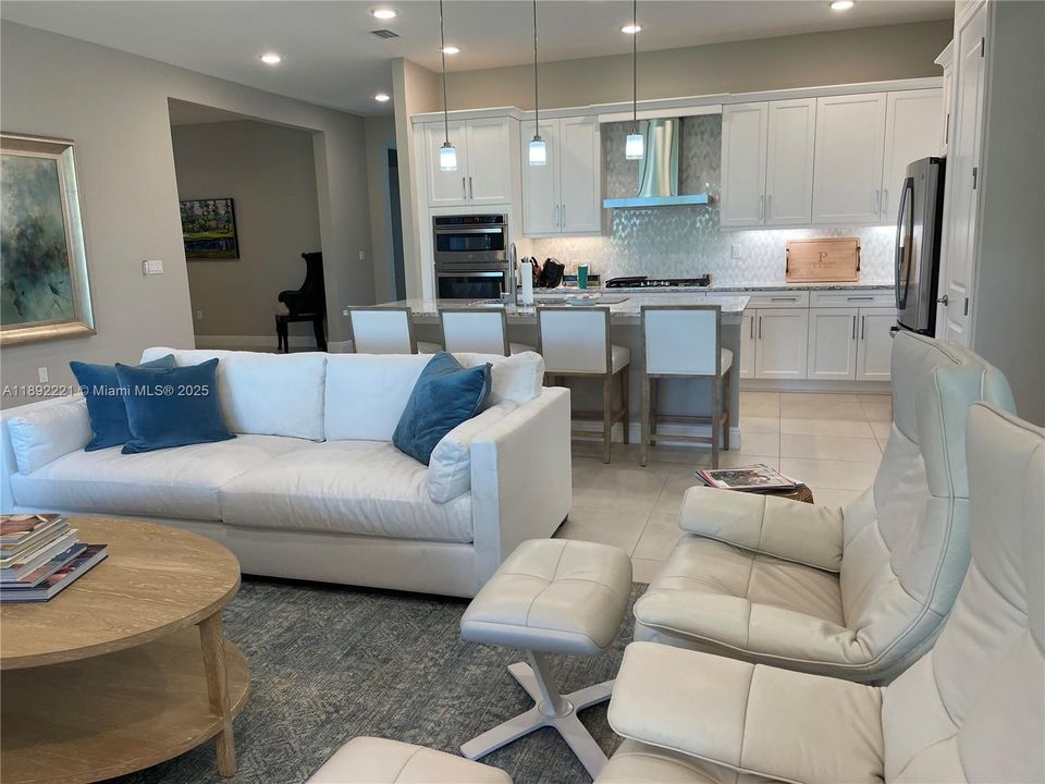 На продажу: $895,000 (3 спален, 3 ванн, 2368 Квадратных фут)