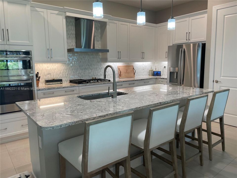 На продажу: $895,000 (3 спален, 3 ванн, 2368 Квадратных фут)