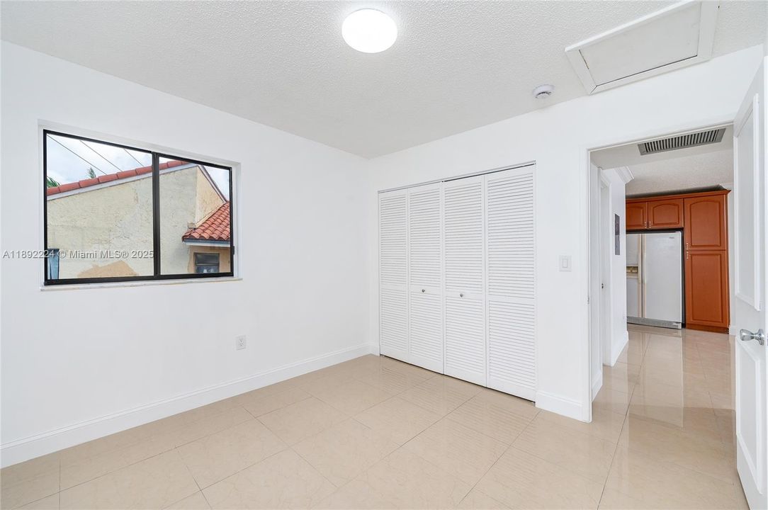 合同活跃: $265,000 (2 贝兹, 2 浴室, 755 平方英尺)